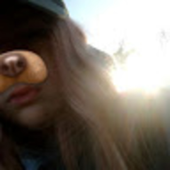 Meet your Posher, Ash - Picture 1 of 1